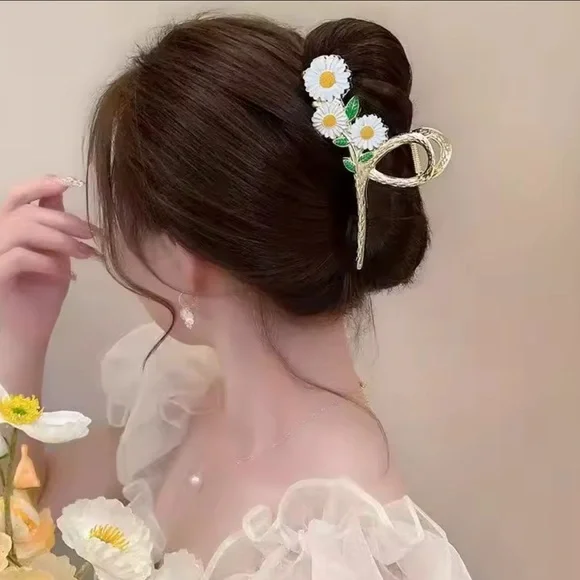 Gold Floral Daisy Hair Claw - Picture 1 of 8